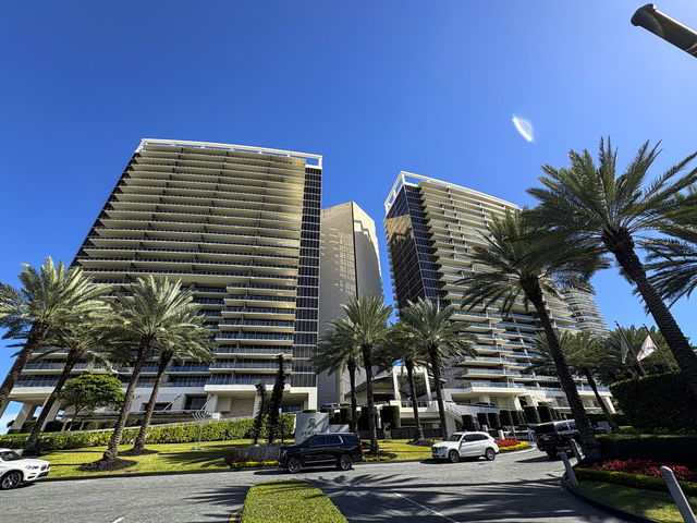 St. Regis Bal Harbour South  photo 2